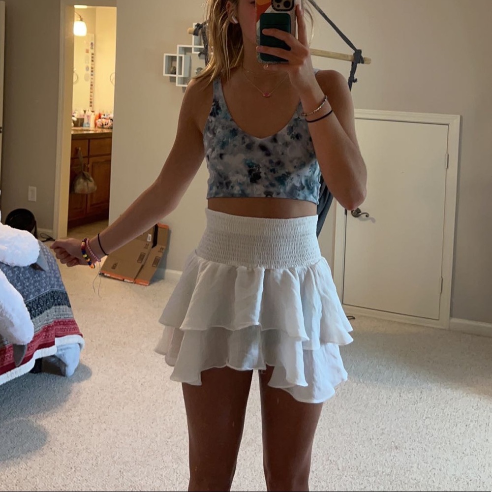 white flowy skirt